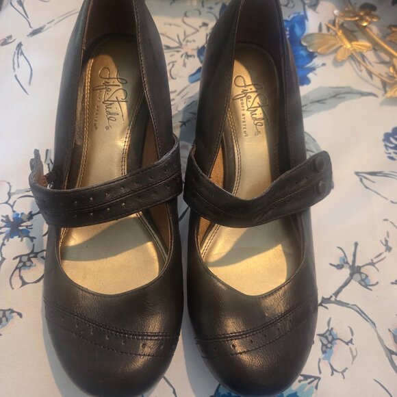 Dark brown Lifestride mary jane's size 8 only worn once. 2 inch block heal - Picture 1 of 9
